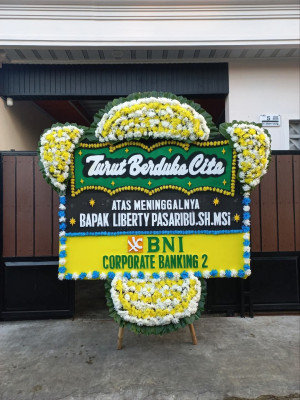 Papan Bunga Duka di Kampung Manggis