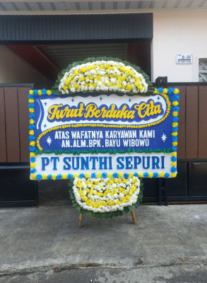 Papan Bunga Duka di Kampung Manggis