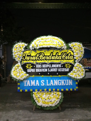 Papan Bunga Duka di Kampung Manggis